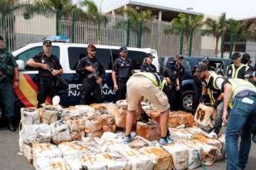  Desembarco en la capital grancanaria de la droga incautada (foto TA)